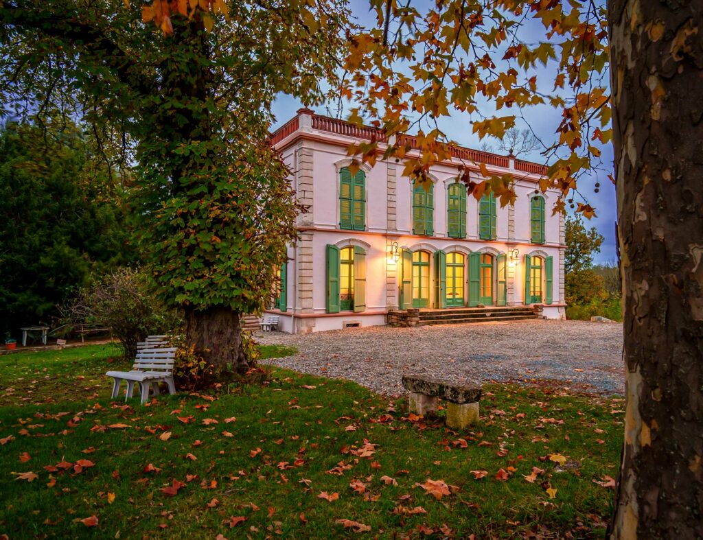 Chateau du Domaine de la Durantie dans son parc