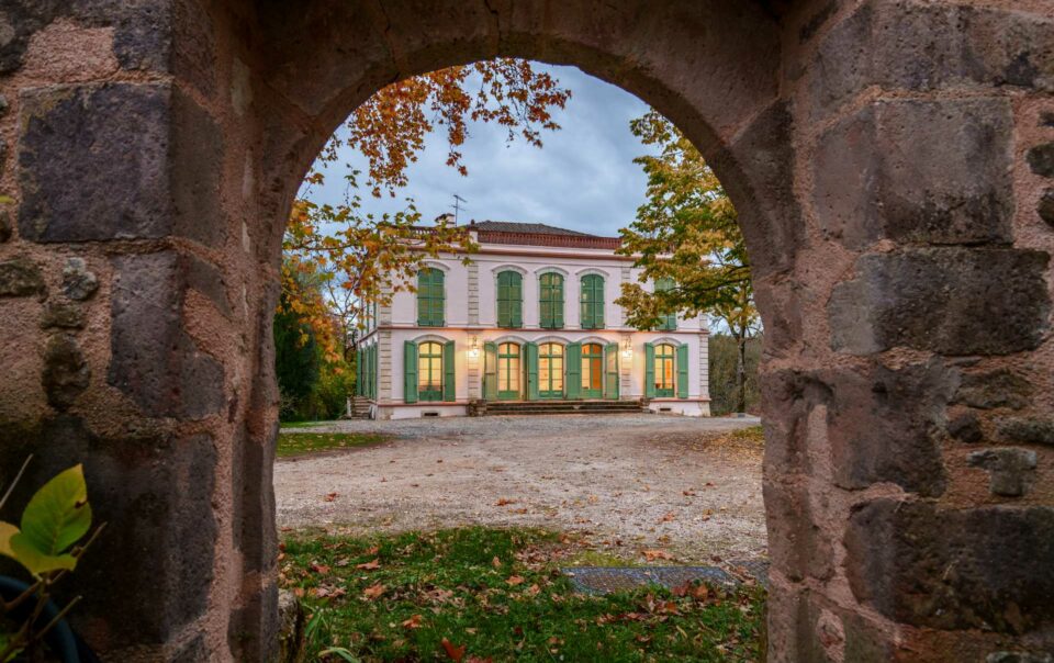 Salle de réunion aménagée dans le château