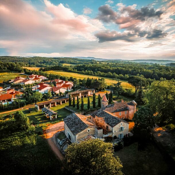 Vue aérienne du Domaine de la Durantie au coucher du soleil