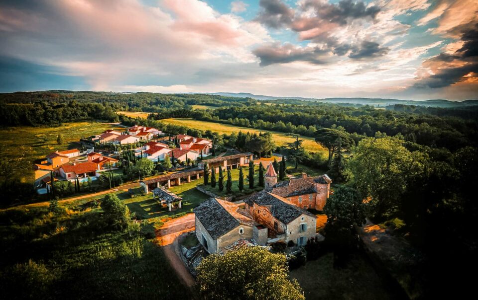 Vue aérienne du Domaine de la Durantie au coucher du soleil